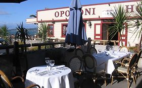 Opononi Hotel